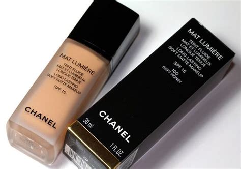 Chanel Mat Lumiere Soft Matte Makeup with SPF 15 Helps 